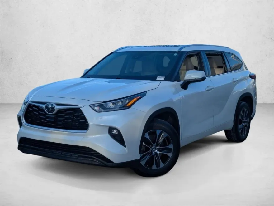2020 Toyota Highlander XLE photo 1