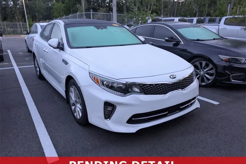 2018 Kia Optima EX photo 1