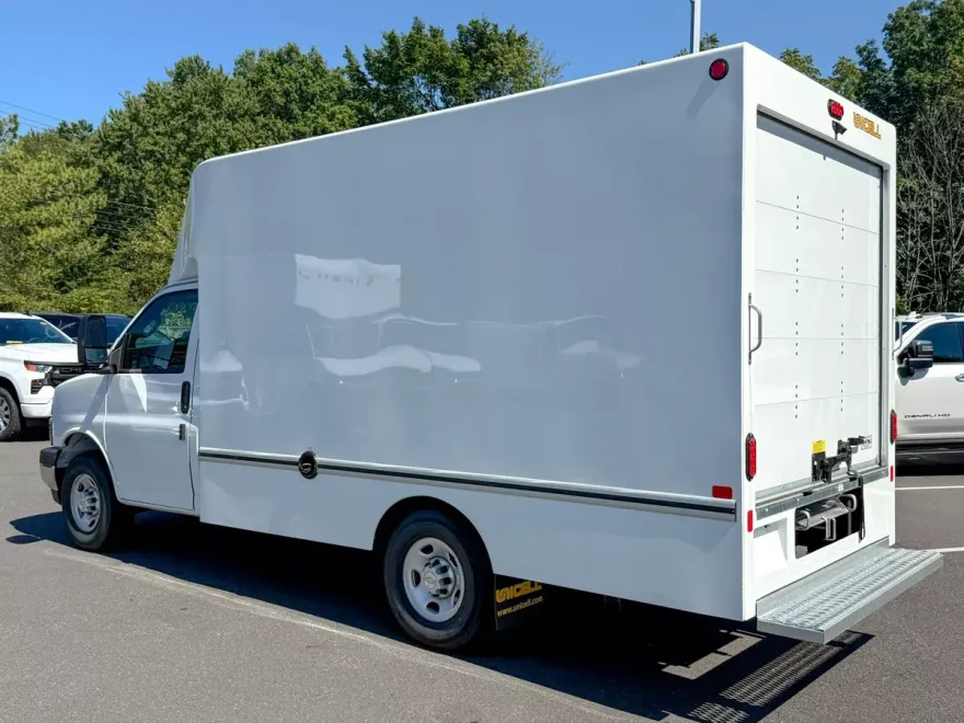 2025 Chevrolet Express 3500 Cutaway Van photo 1