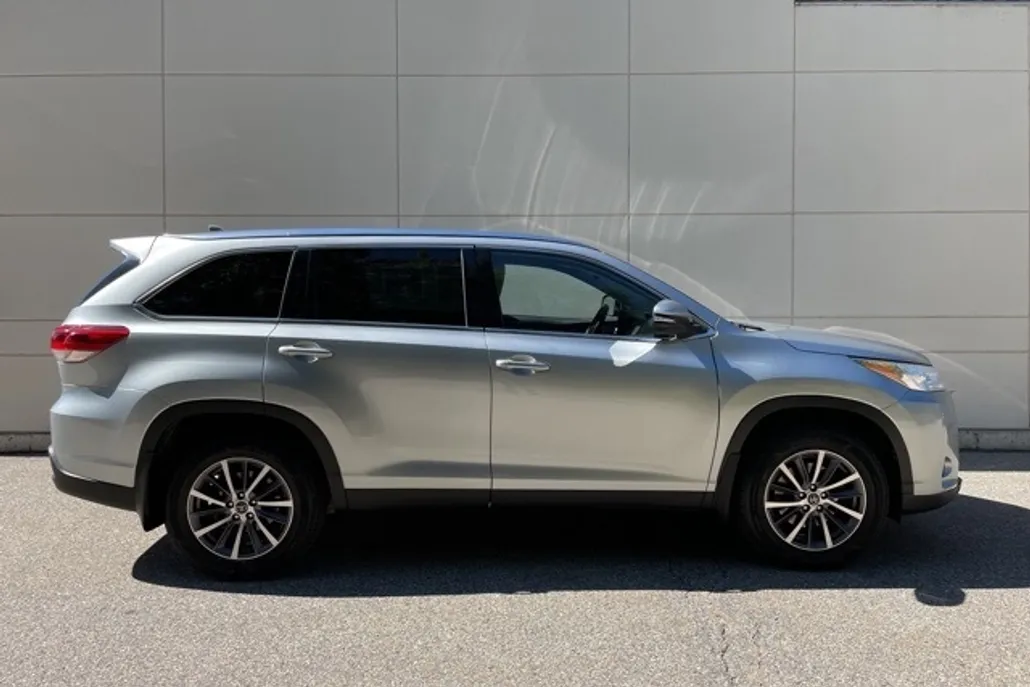 2019 Toyota Highlander XLE photo 1