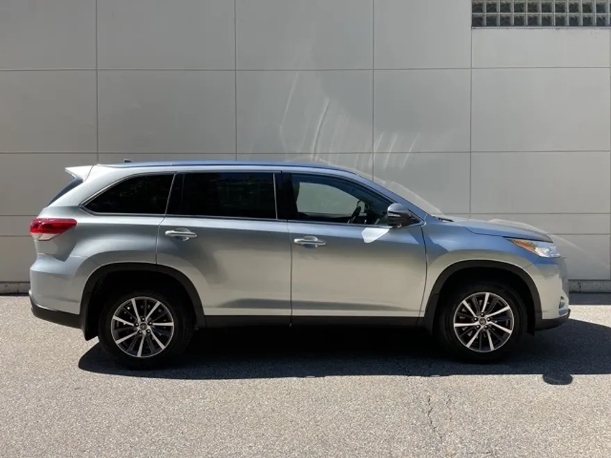 2019 Toyota Highlander XLE photo 1