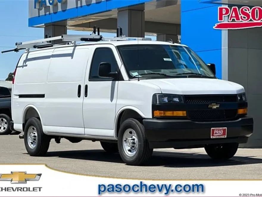 2025 Chevrolet Express Cargo 2500 photo 1