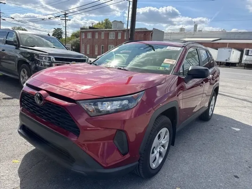 2019 Toyota RAV4 LE photo 1