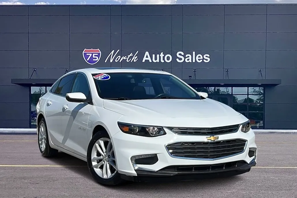 2017 Chevrolet Malibu 1LT photo 1