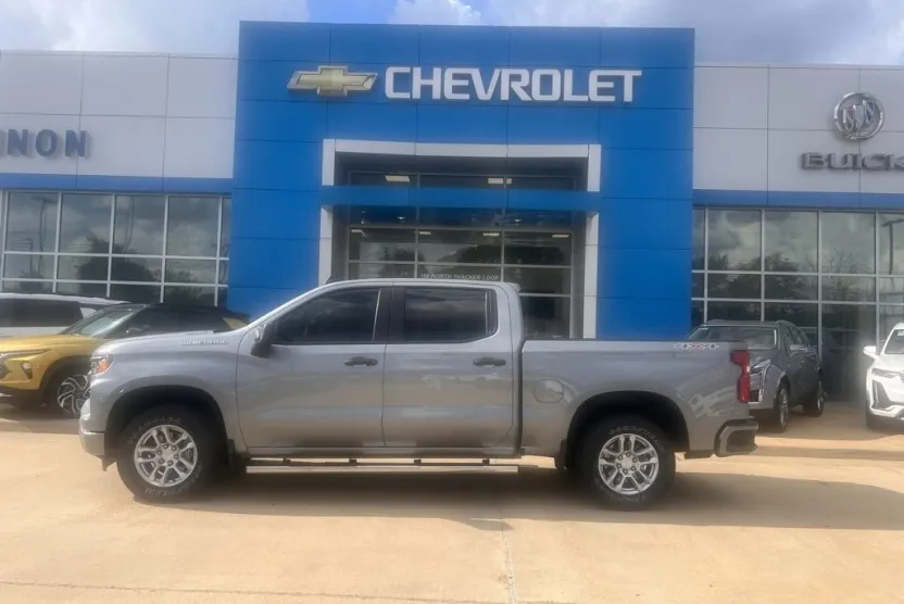 2025 Chevrolet Silverado 1500 Custom photo 1