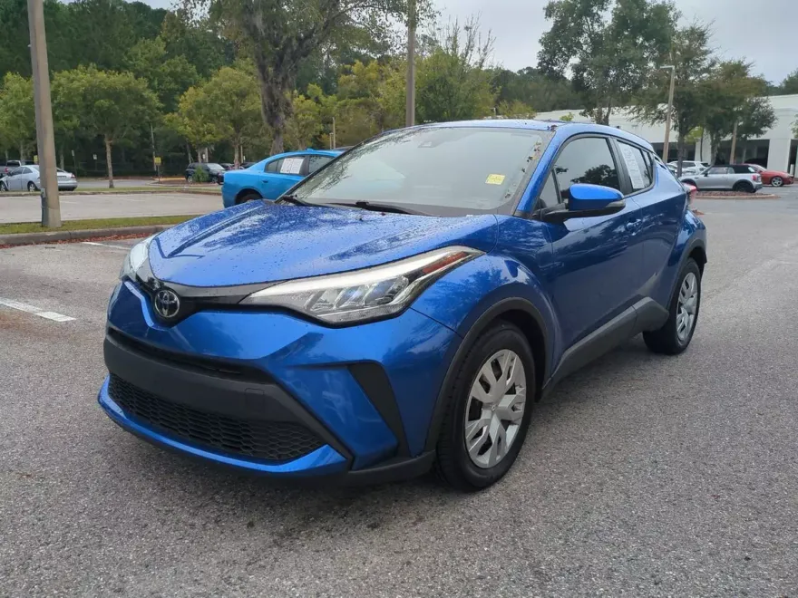 2020 Toyota C-HR LE photo 1