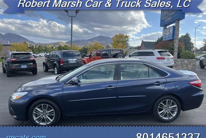 2016 Toyota Camry Hybrid LE photo 1