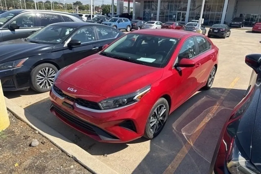 2024 Kia Forte LXS photo 1