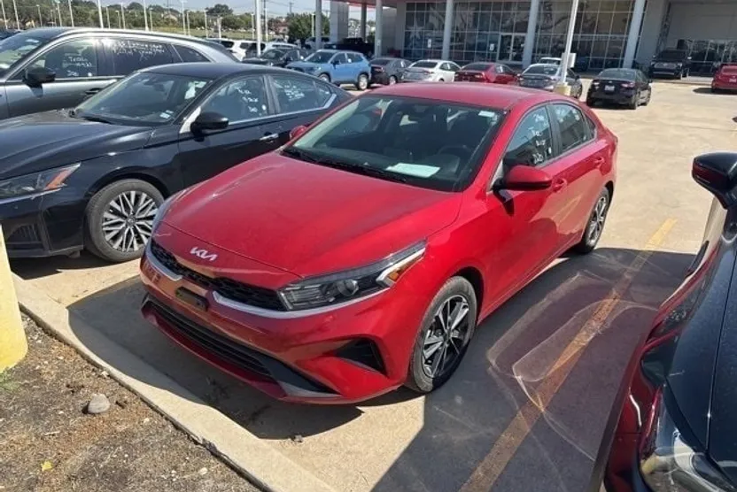 2024 Kia Forte LXS photo 1