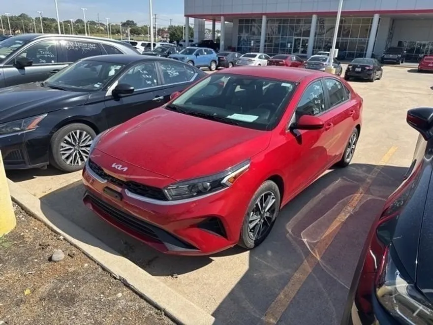 2024 Kia Forte LXS photo 1