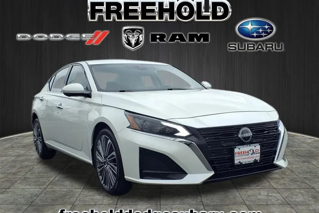 2023 Nissan Altima 2.5 SL photo 1