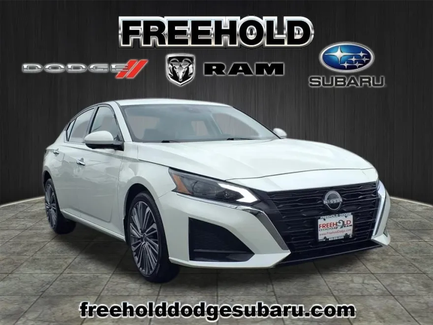 2023 Nissan Altima 2.5 SL photo 1