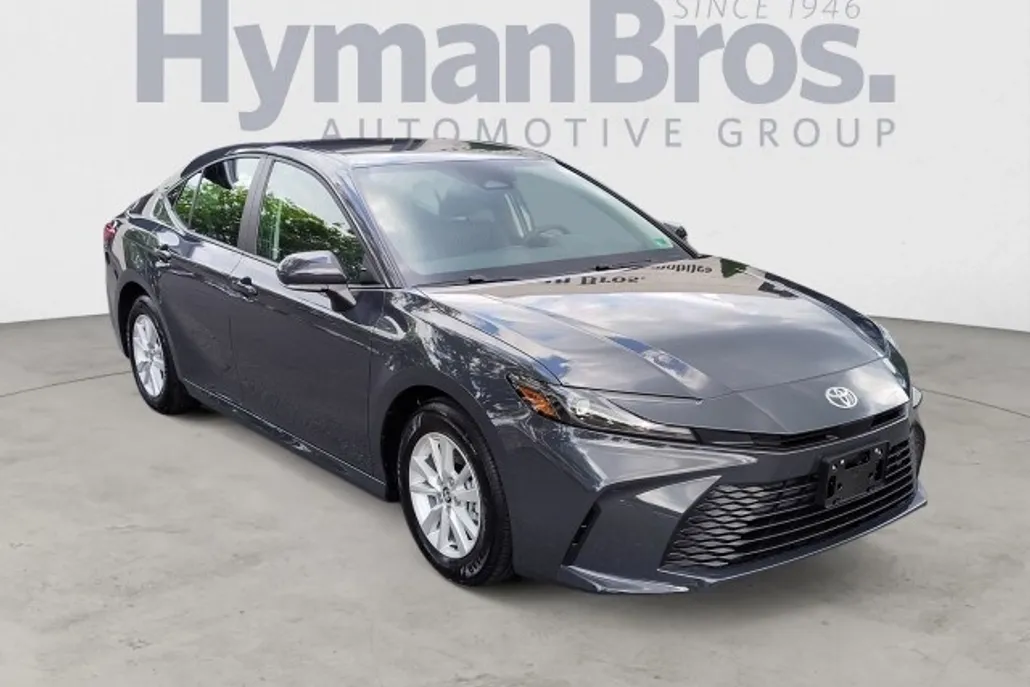 2025 Toyota Camry LE photo 1