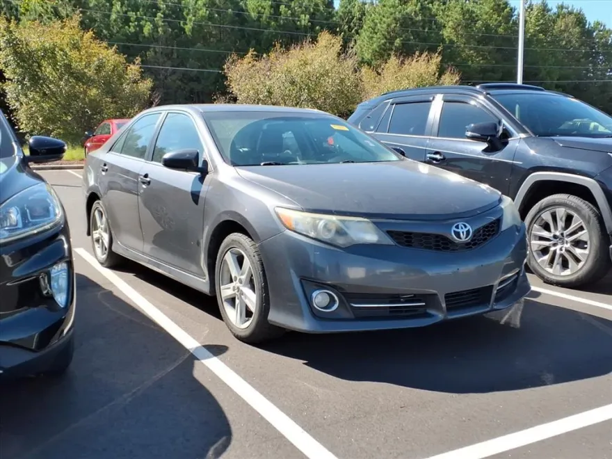 2014 Toyota Camry SE photo 1