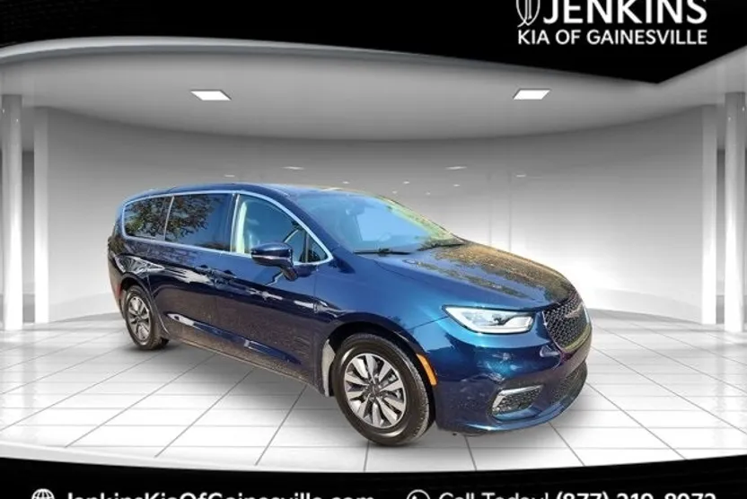 2022 Chrysler Pacifica Hybrid Touring L photo 1