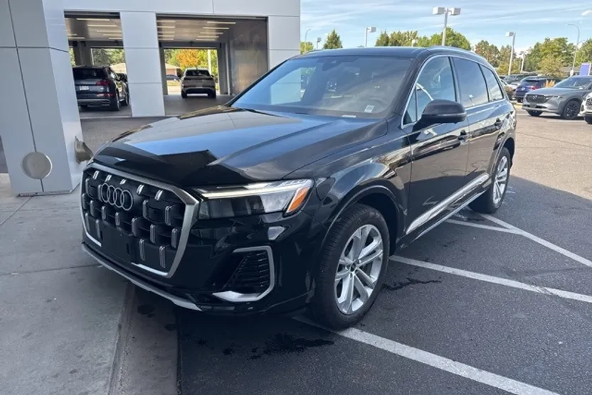2025 Audi Q7 55 Premium photo 1