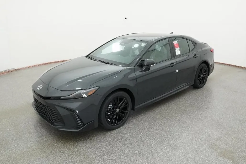 2026 Toyota Camry SE photo 1