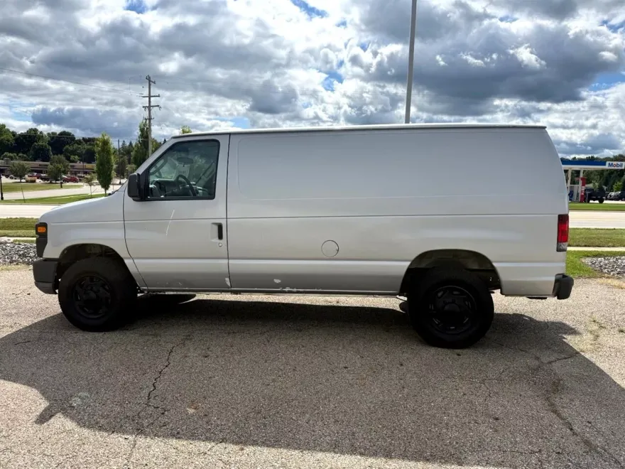 2011 Ford E-250 photo 1