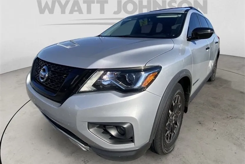 2020 Nissan Pathfinder SV photo 1