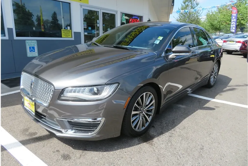 2019 Lincoln MKZ Standard photo 1