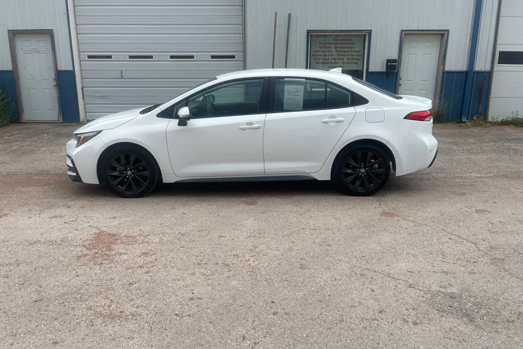 2023 Toyota Corolla SE photo 1