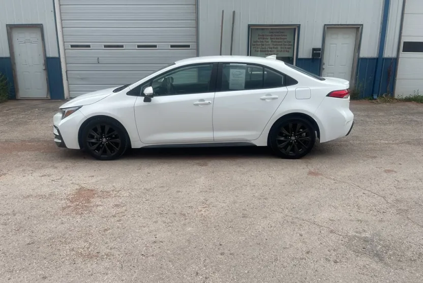 2023 Toyota Corolla SE photo 1