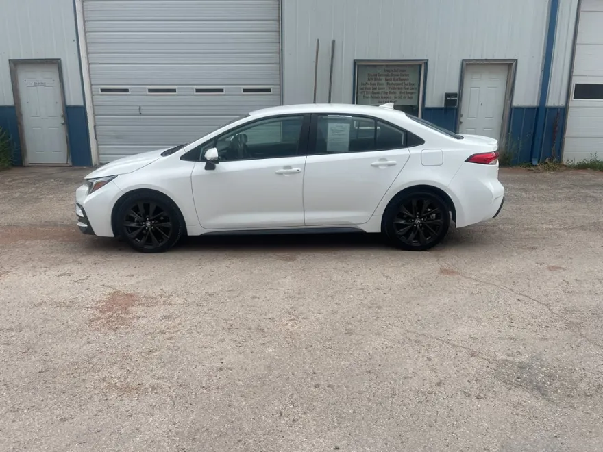 2023 Toyota Corolla SE photo 1