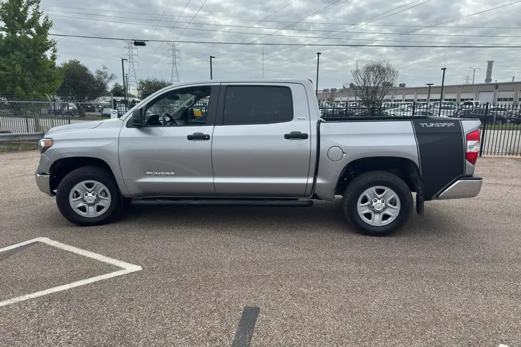 2018 Toyota Tundra SR5 photo 1