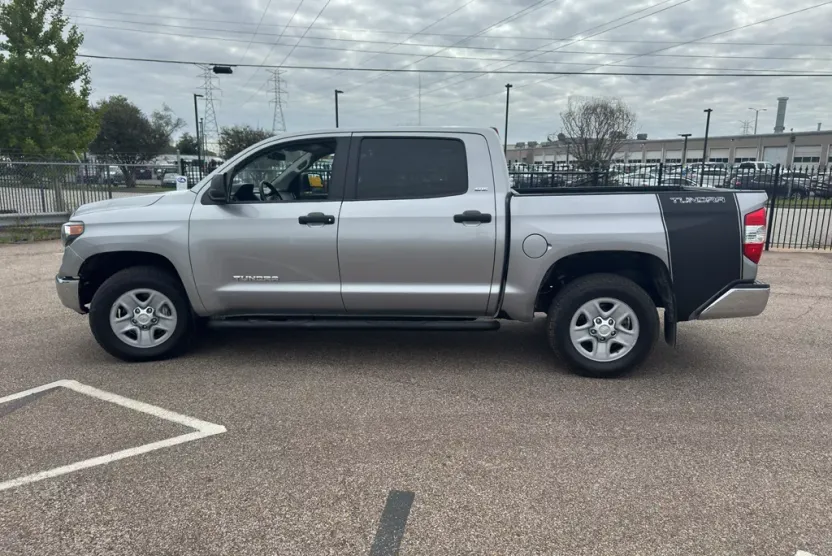 2018 Toyota Tundra SR5 photo 1