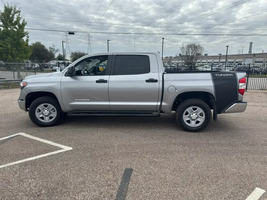2018 Toyota Tundra SR5 photo 1