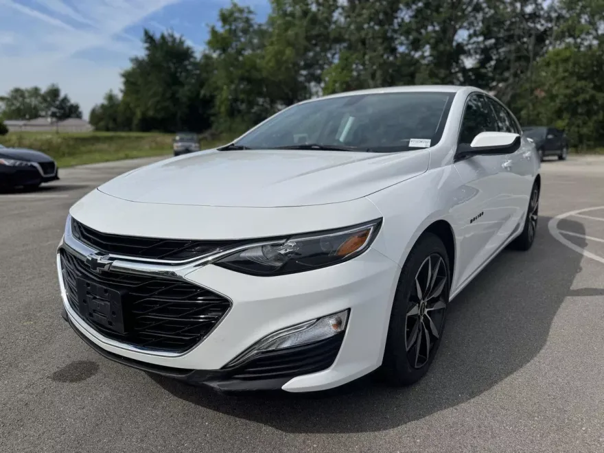 2022 Chevrolet Malibu RS photo 1