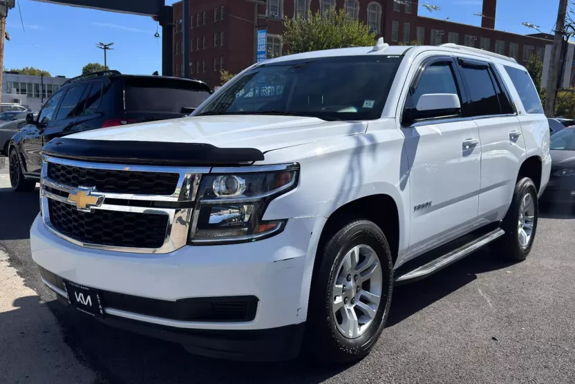 2019 Chevrolet Tahoe LT photo 1