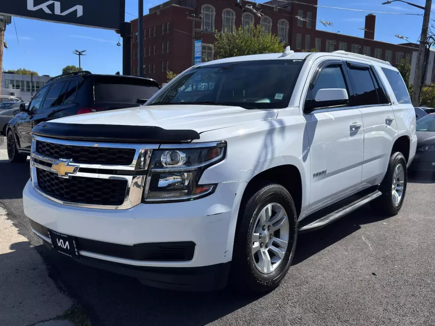 2019 Chevrolet Tahoe LT photo 1
