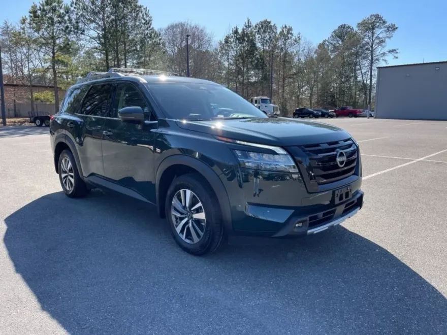 2024 Nissan Pathfinder SL photo 1