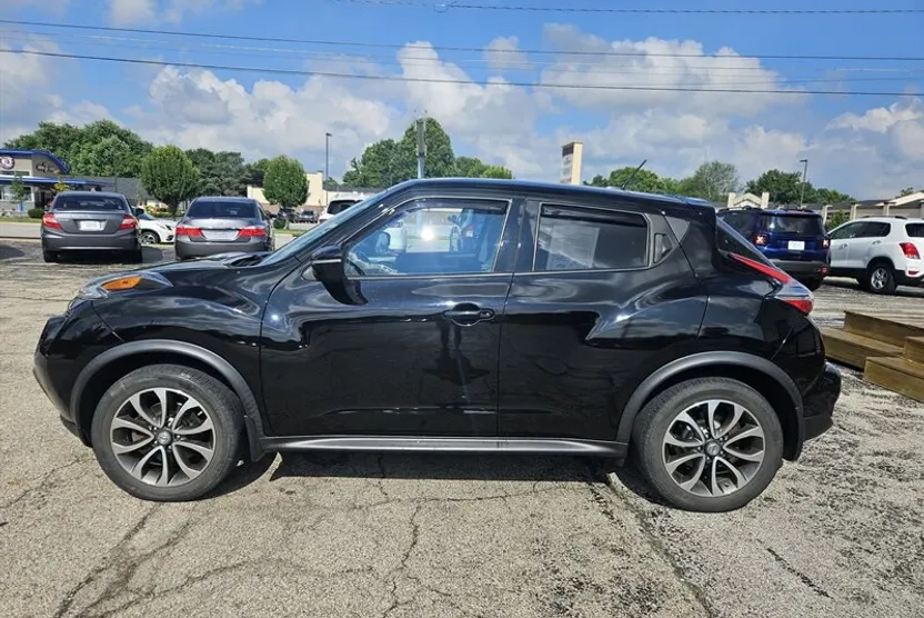 2017 Nissan Juke SV photo 1