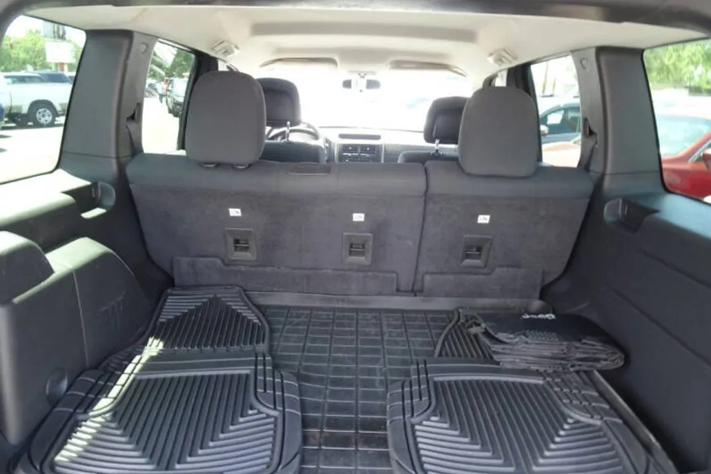 2011 Jeep Liberty Sport photo 1