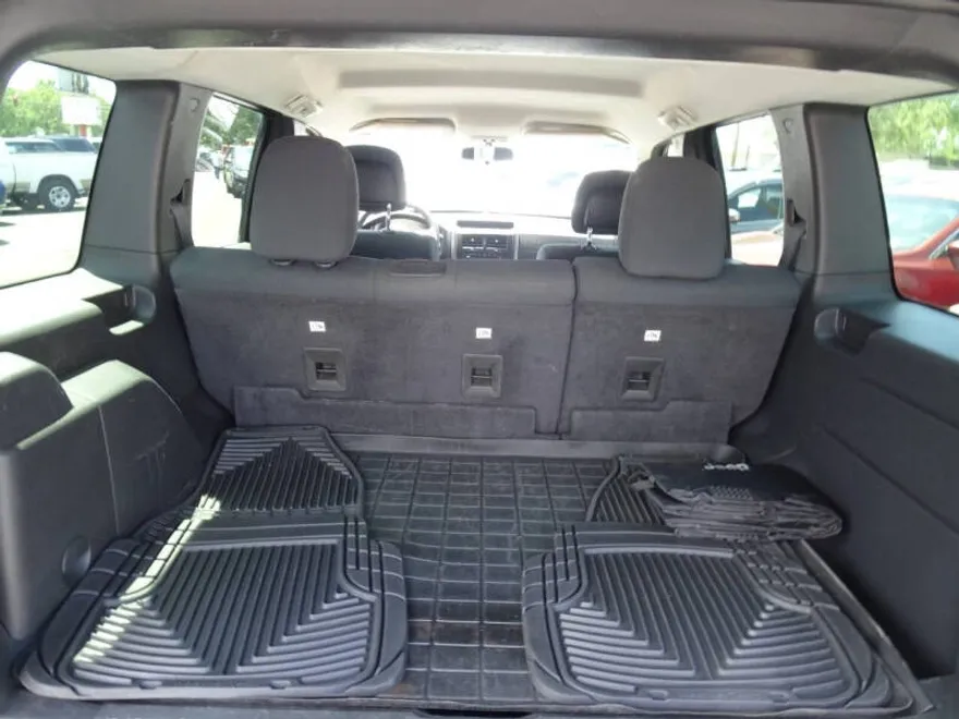 2011 Jeep Liberty Sport photo 1
