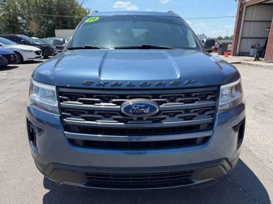 2019 Ford Explorer XLT photo 1