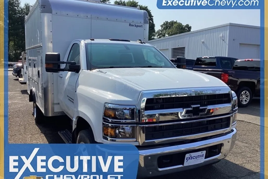 2024 Chevrolet Silverado 5500HD LT photo 1