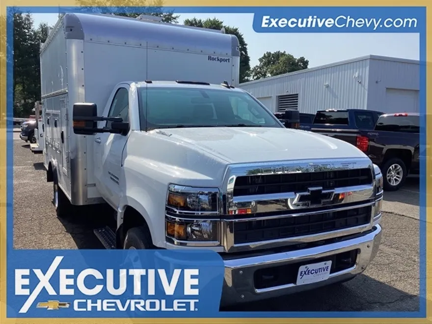2024 Chevrolet Silverado 5500HD LT photo 1