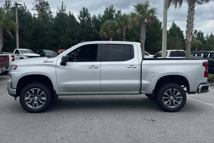 2021 Chevrolet Silverado RST photo 1