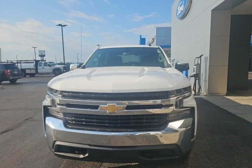 2019 Chevrolet Silverado 1500 LT photo 1