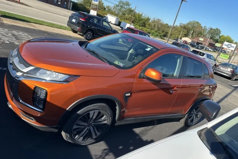2020 Mitsubishi Outlander Sport ES photo 1