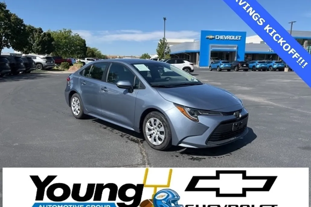 2023 Toyota Corolla LE photo 1