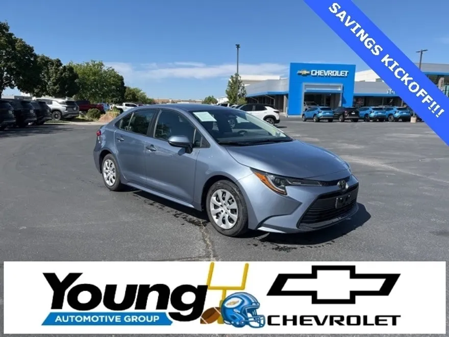 2023 Toyota Corolla LE photo 1