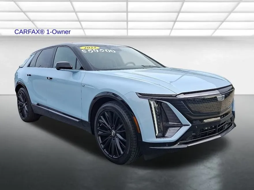 2025 Cadillac Lyriq Sport photo 1