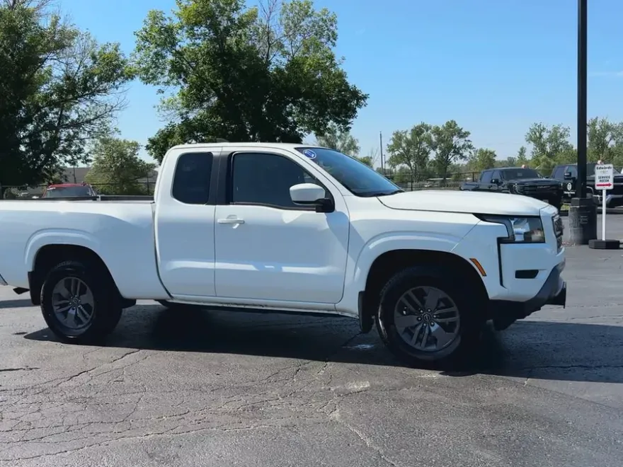 2022 Nissan Frontier SV photo 1