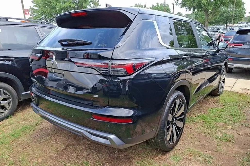2025 Mitsubishi Outlander SE Ralliart photo 1
