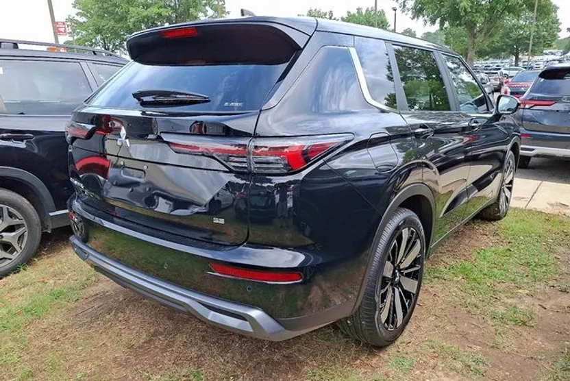 2025 Mitsubishi Outlander SE Ralliart photo 1