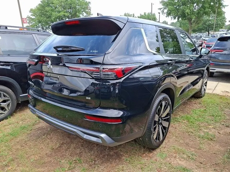 2025 Mitsubishi Outlander SE Ralliart photo 1